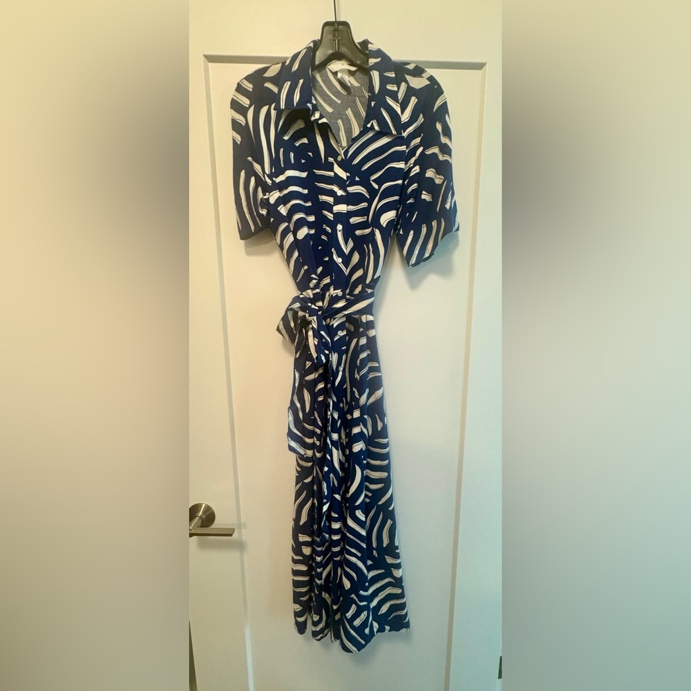 Beautiful midi length dress  in stunning print size small